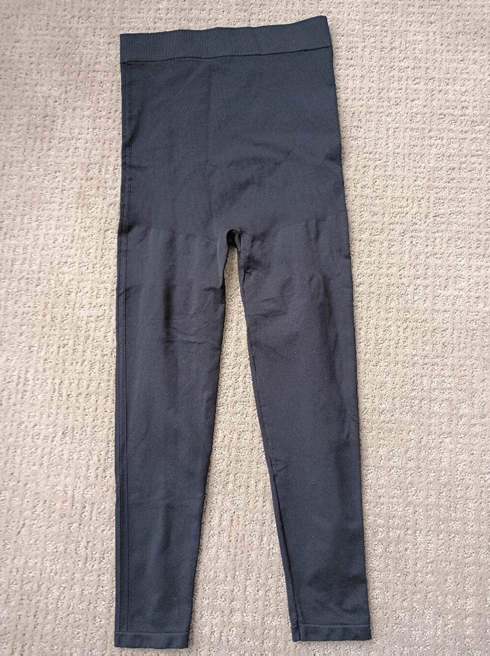BLANQI Maternity Leggings with Built-In Belly Support in Black - Picture 4 of 5